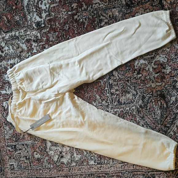 Fear of God Essentials - Picture 2 of 3